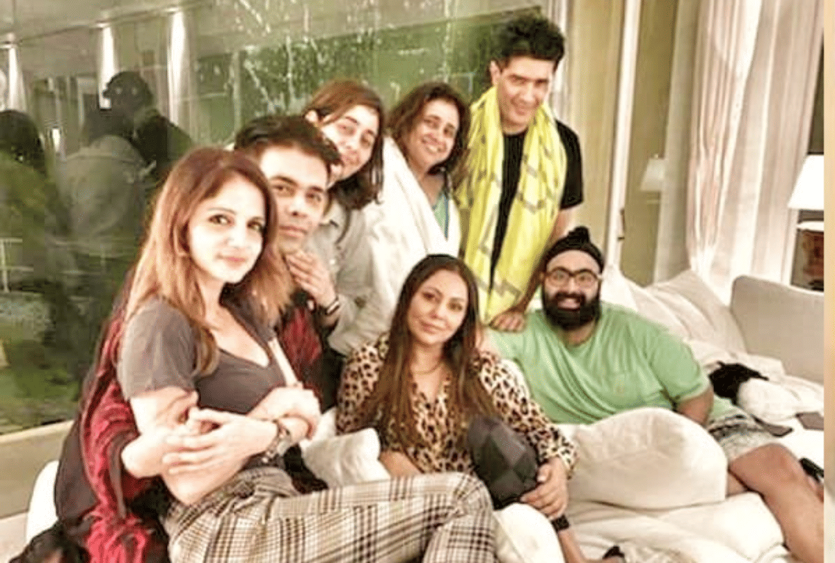 shah rukh khan and gauri khan throw party at alibaug bungalow photo viral