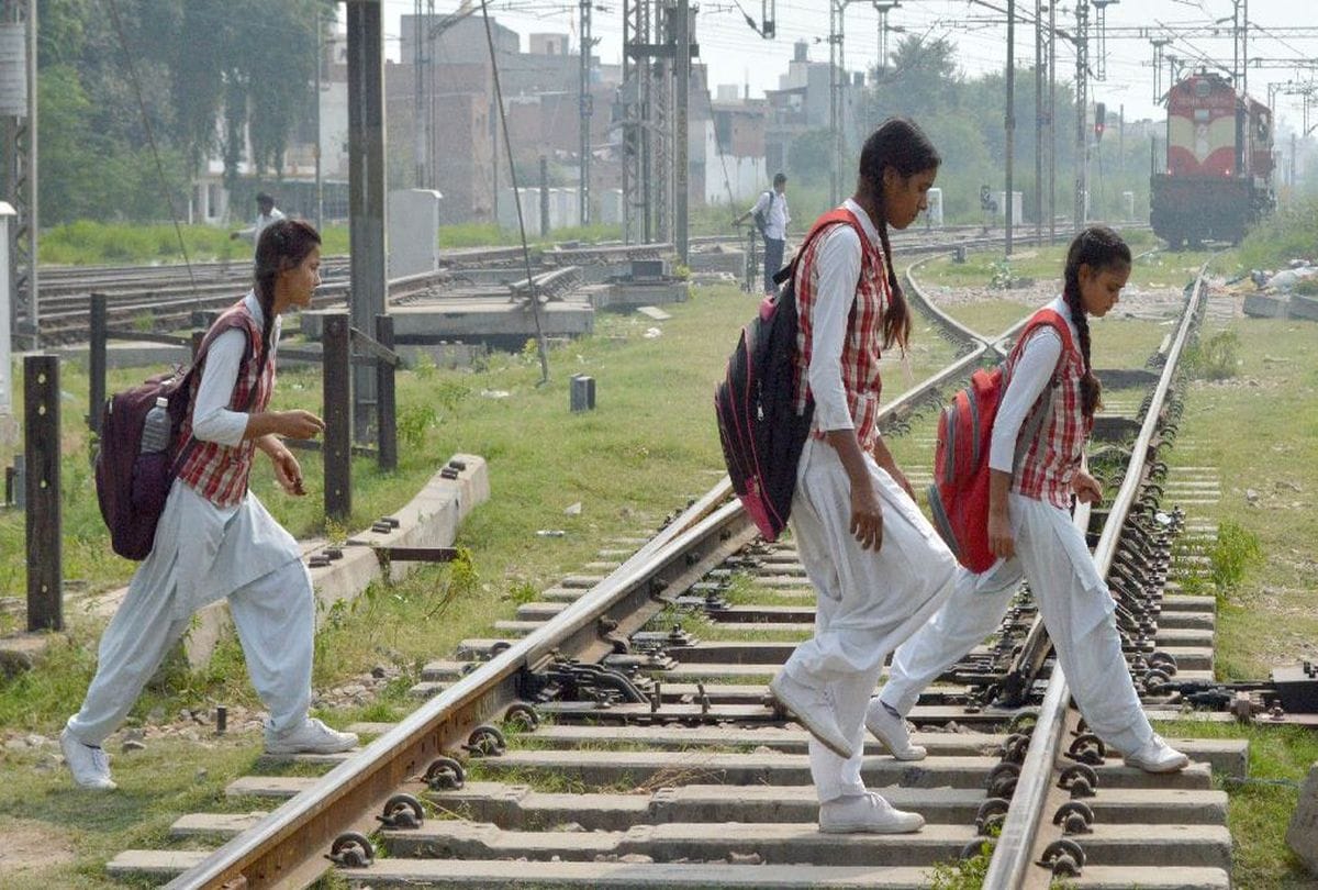 Student Goes to School From Railway Track and Under Train Life in Full Denger