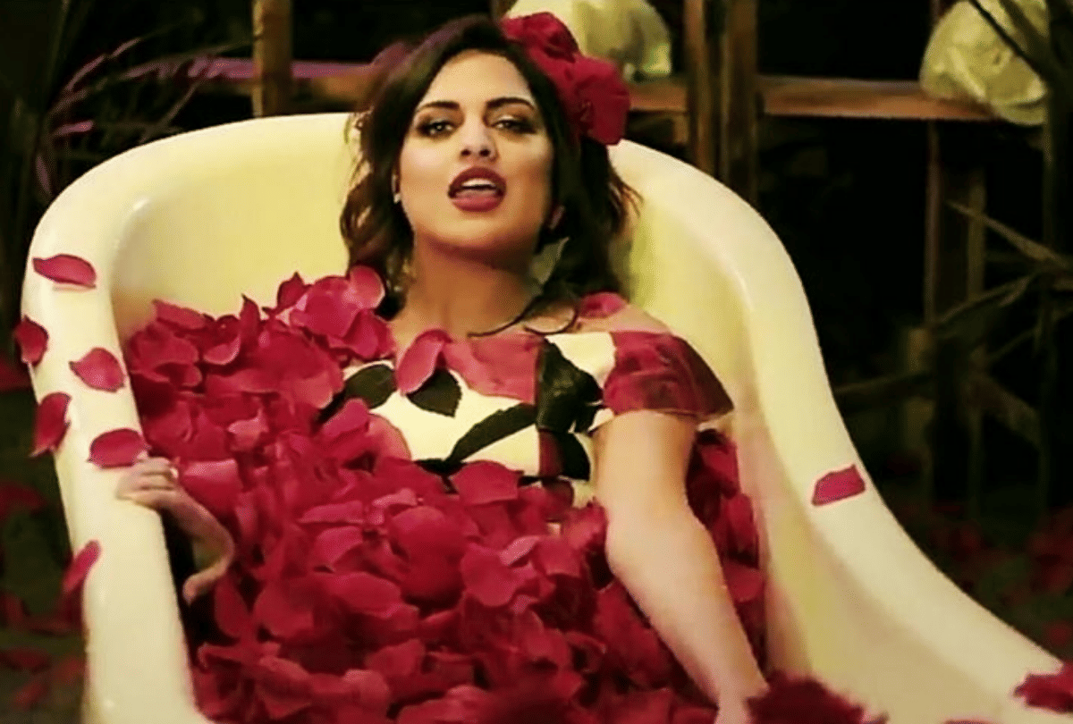 himanshi khurana share picture looks like punjabi bride here asim riaz comment