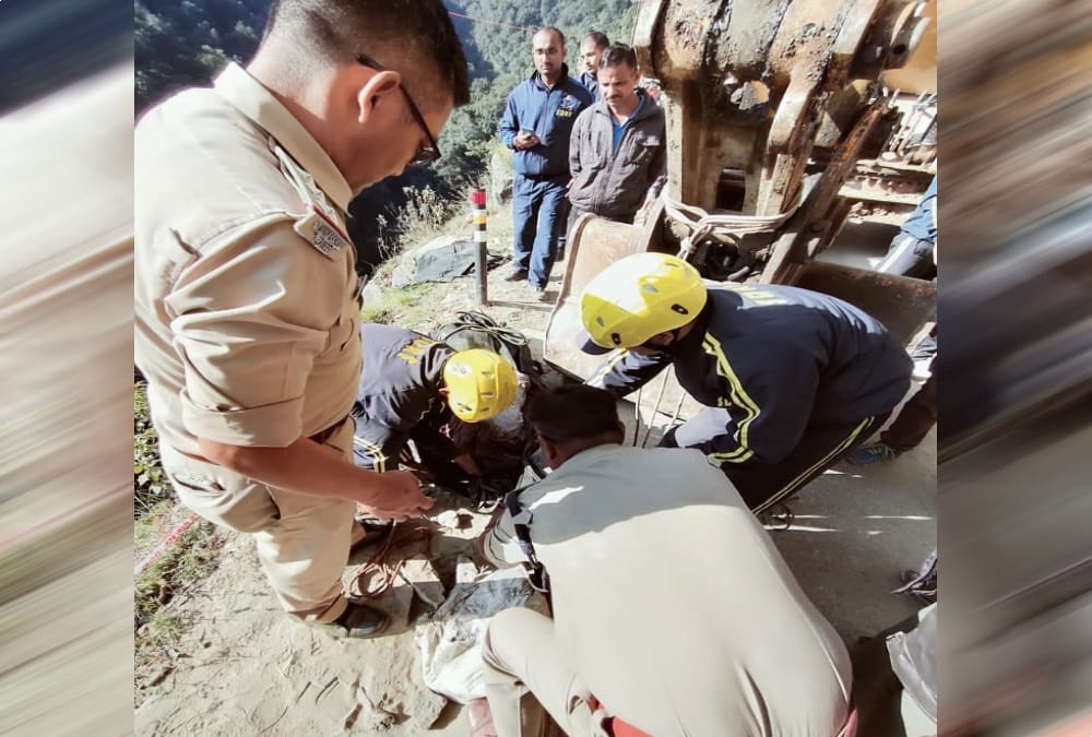 Dead Body Rescue Photos of Car and bike fell into ditch on kedarnath Highway