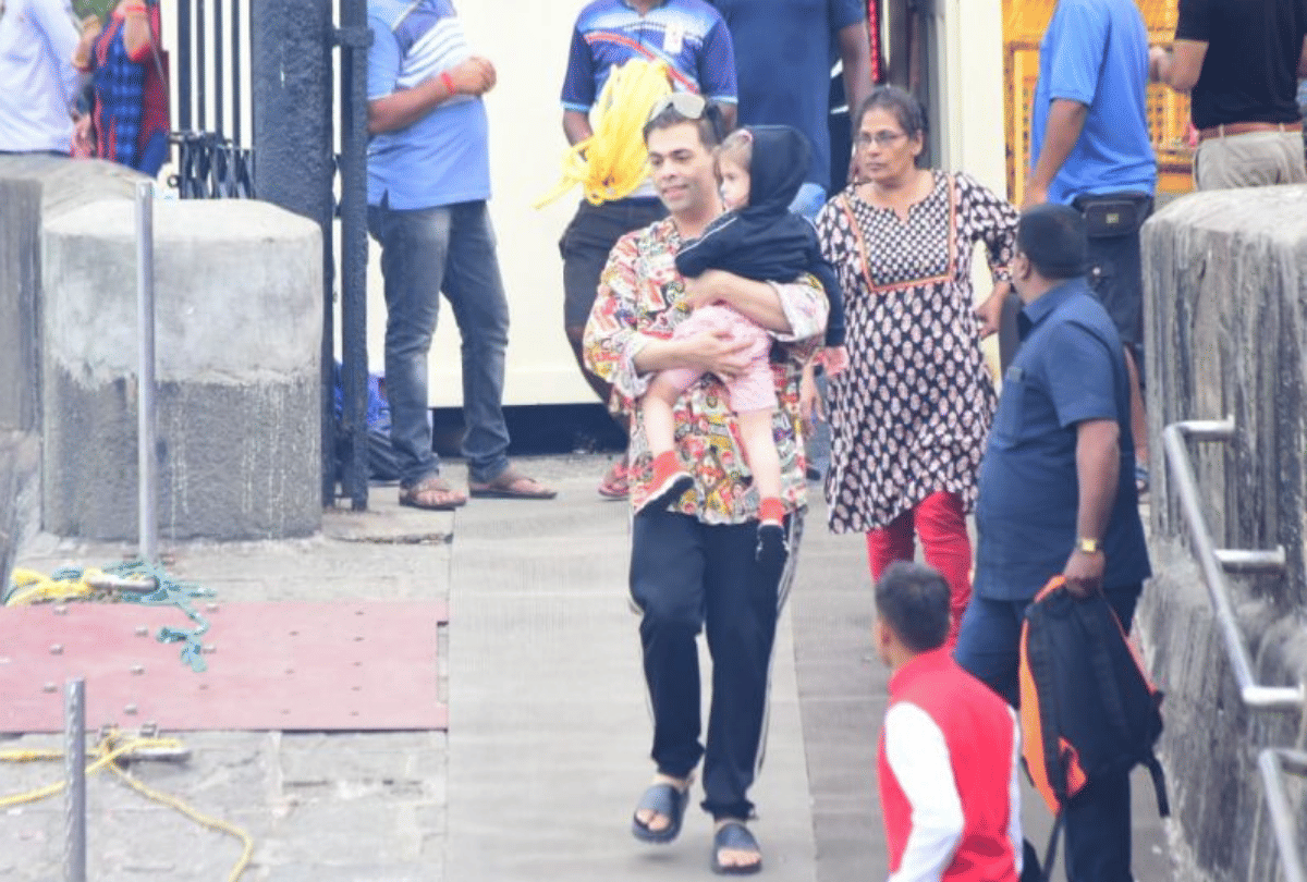shah rukh khan and gauri khan throw party at alibaug bungalow photo viral