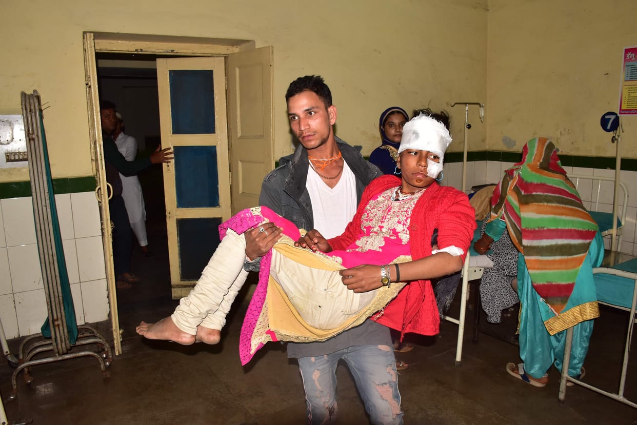 Pickup fell into the ditch, three killed, 15 injured