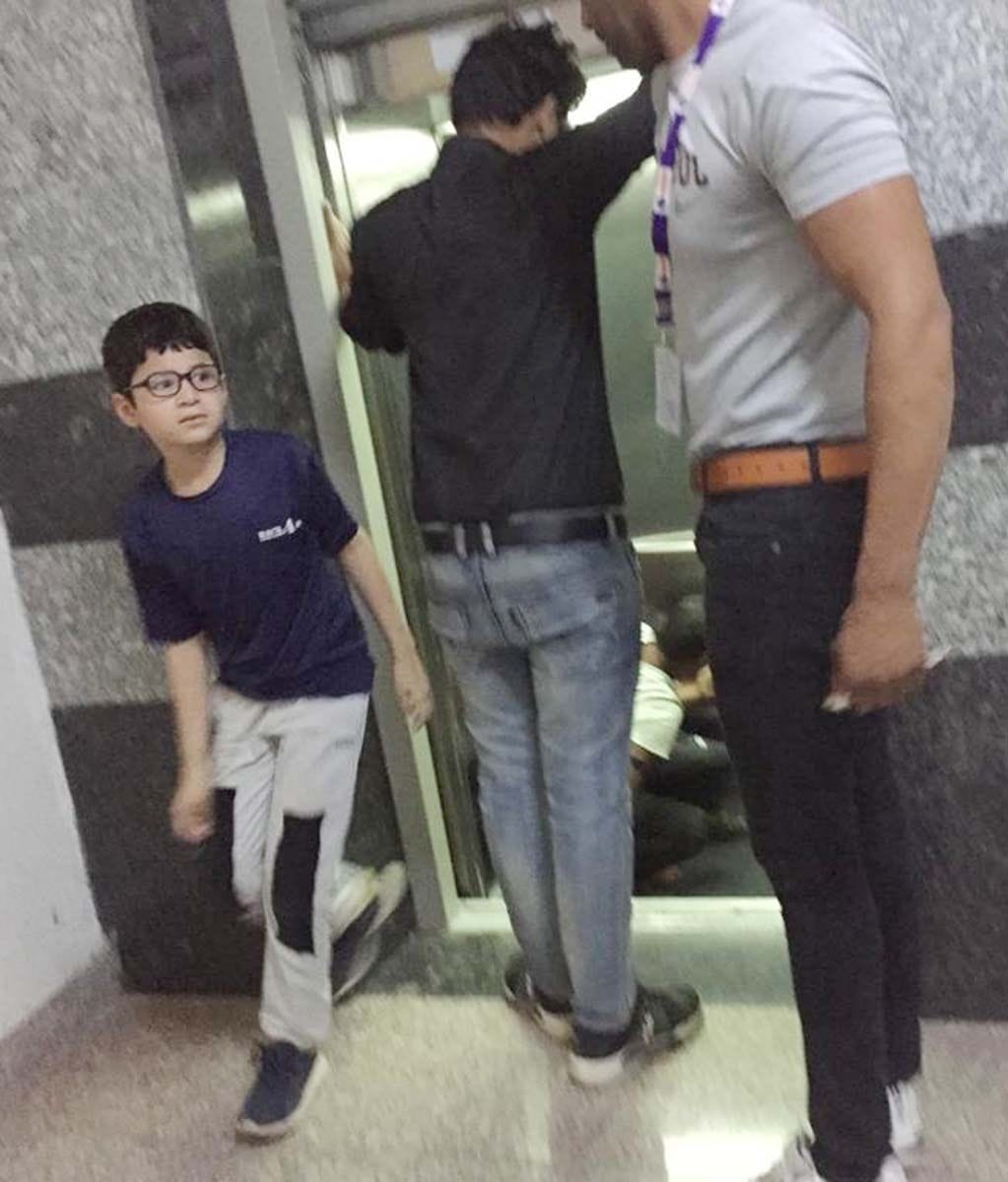 Two childen trapped in lift for 20 minutes