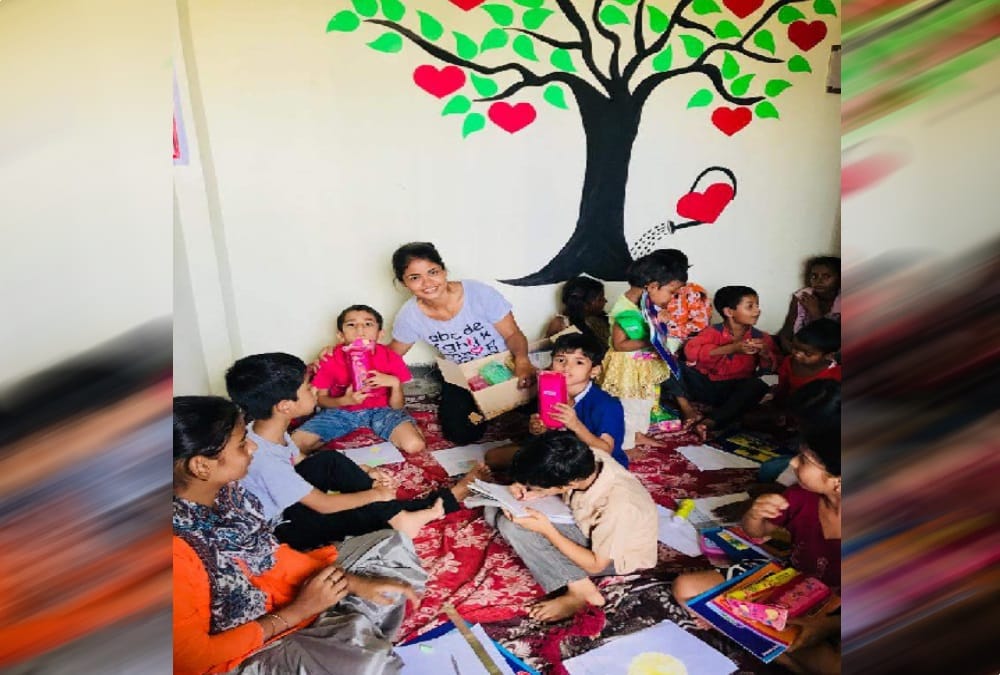 Dehradun Girl Megha Mall give Free Education to 40 poor children