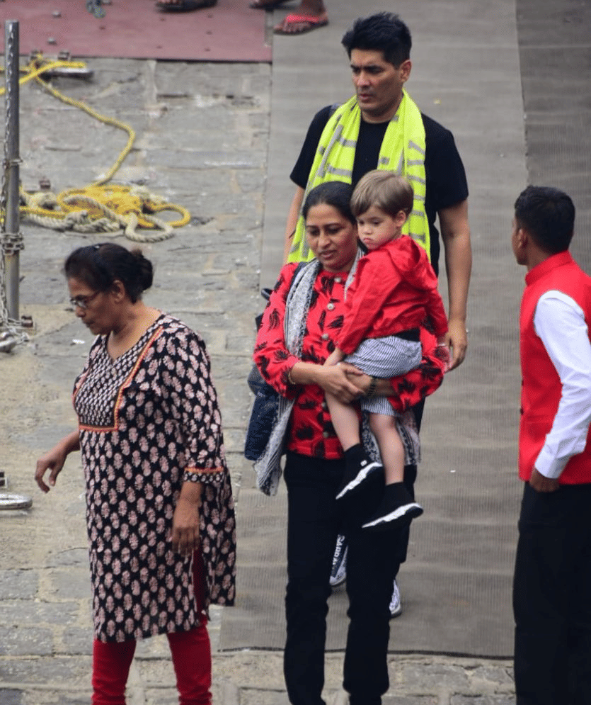 shah rukh khan and gauri khan throw party at alibaug bungalow photo viral
