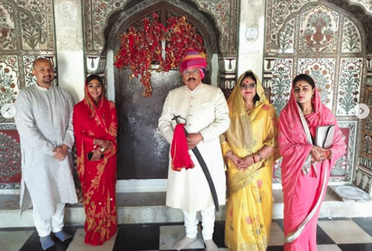Mohena Singh Visited Temple after Marriage with Husband