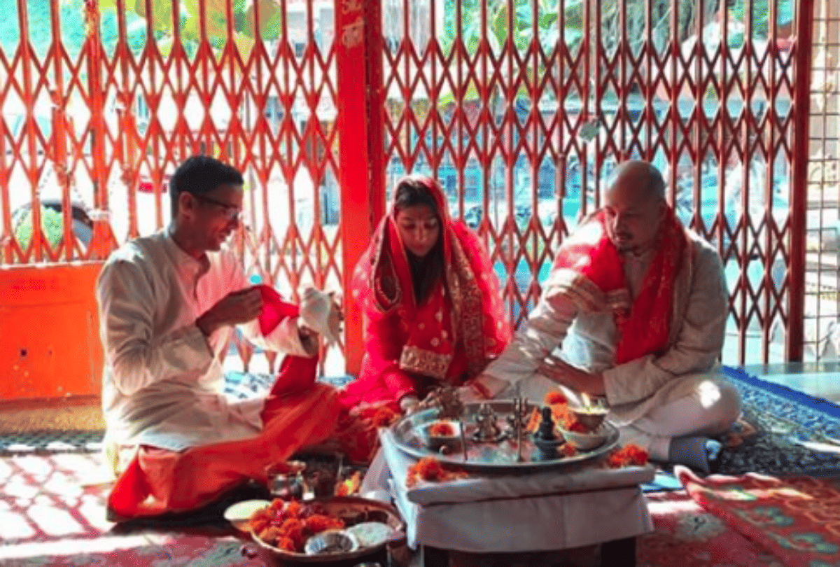 Mohena Singh Visited Temple after Marriage with Husband