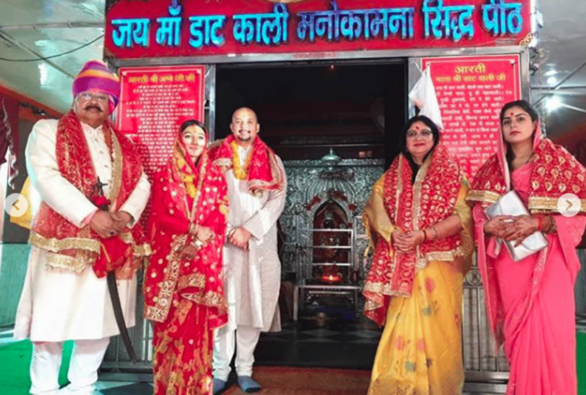 Mohena Singh Visited Temple after Marriage with Husband