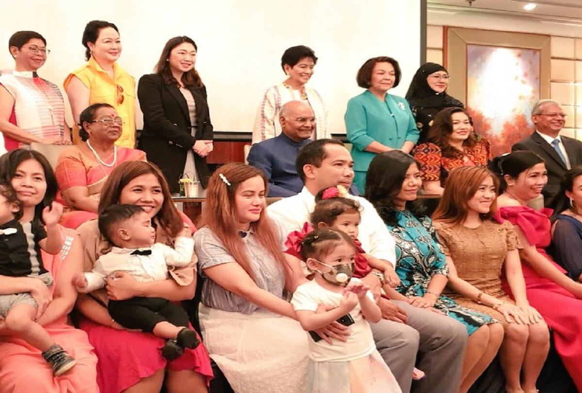 President Kovind interacted with parents of babies who underwent liver transplant in India