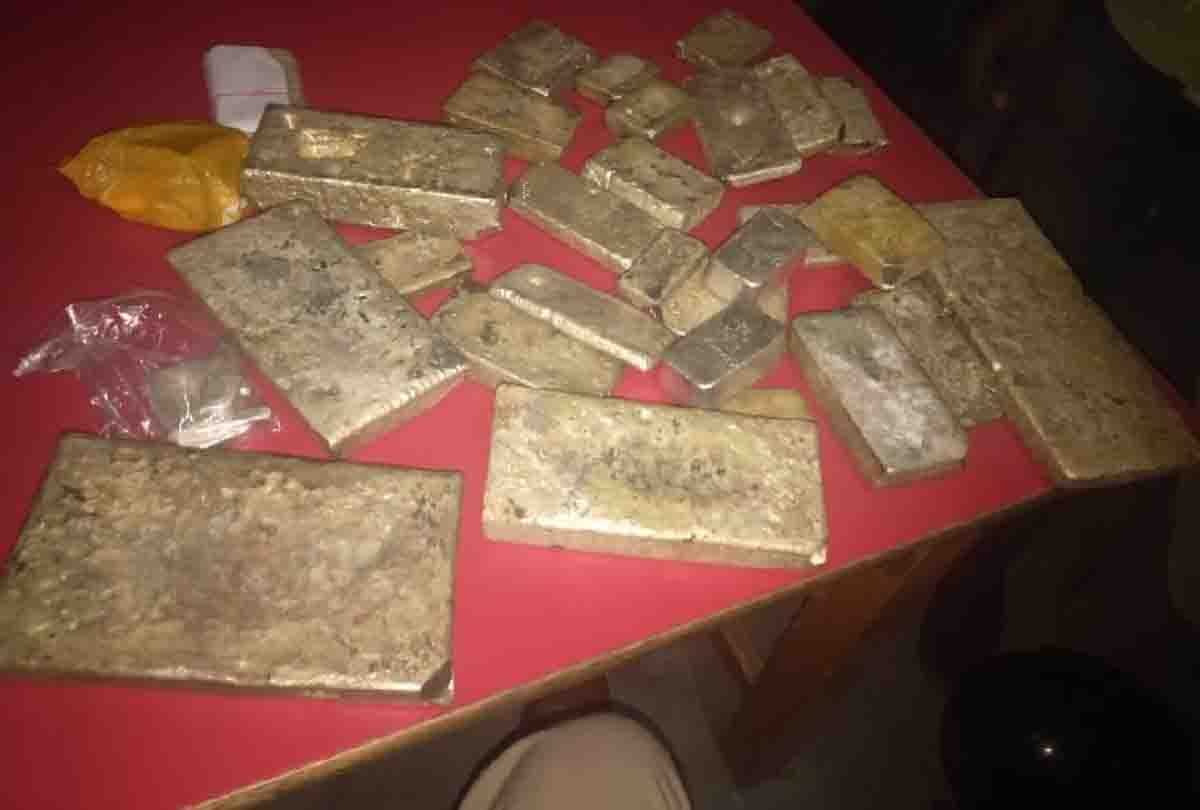 Police caught two man with 37 kg silver in checking