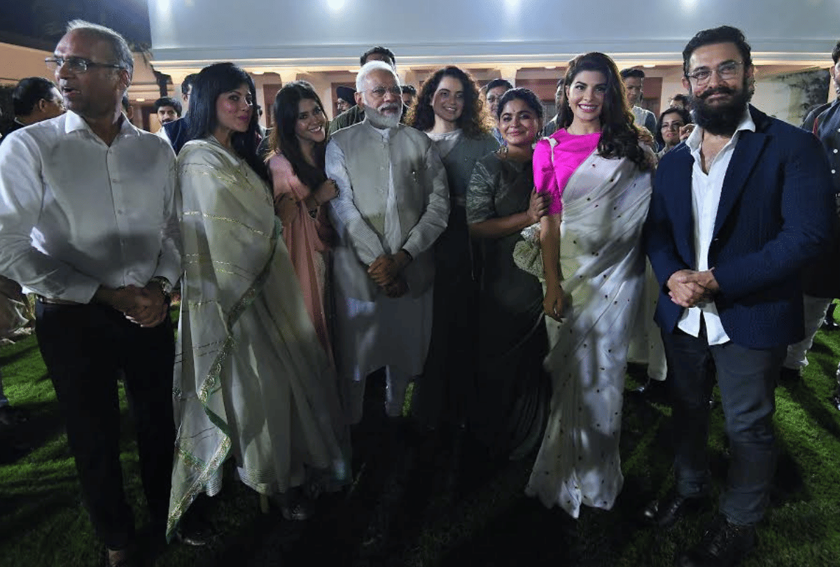 Aamir Shah Rukh salman Honouring 150 years of Gandhiji Pm modi praise