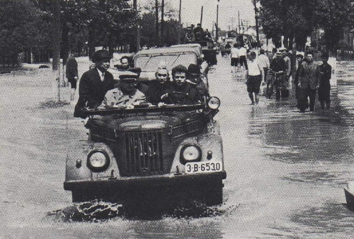 Interesting facts of Romania Dictator Nicolae Ceausescu who washes his hand by Alcohol