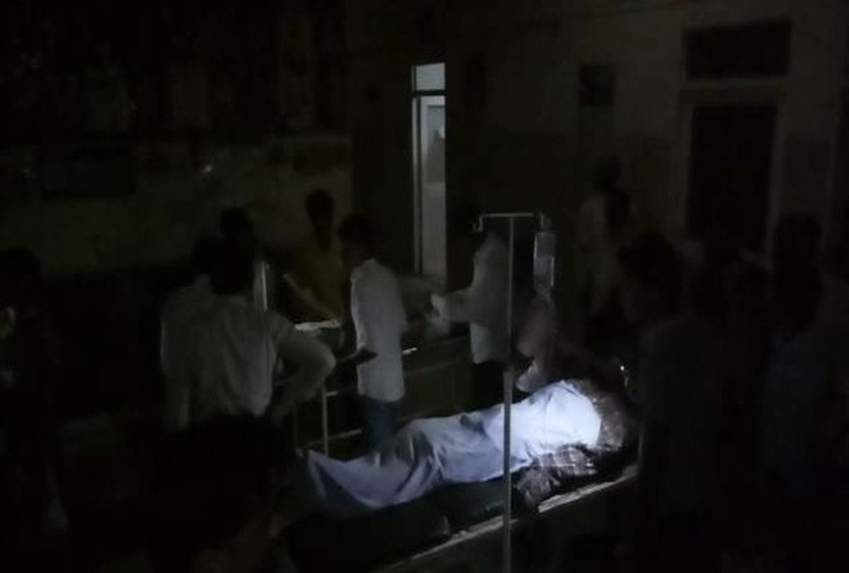 Stitching the injured in mobile flashlight in the Government Trauma Center