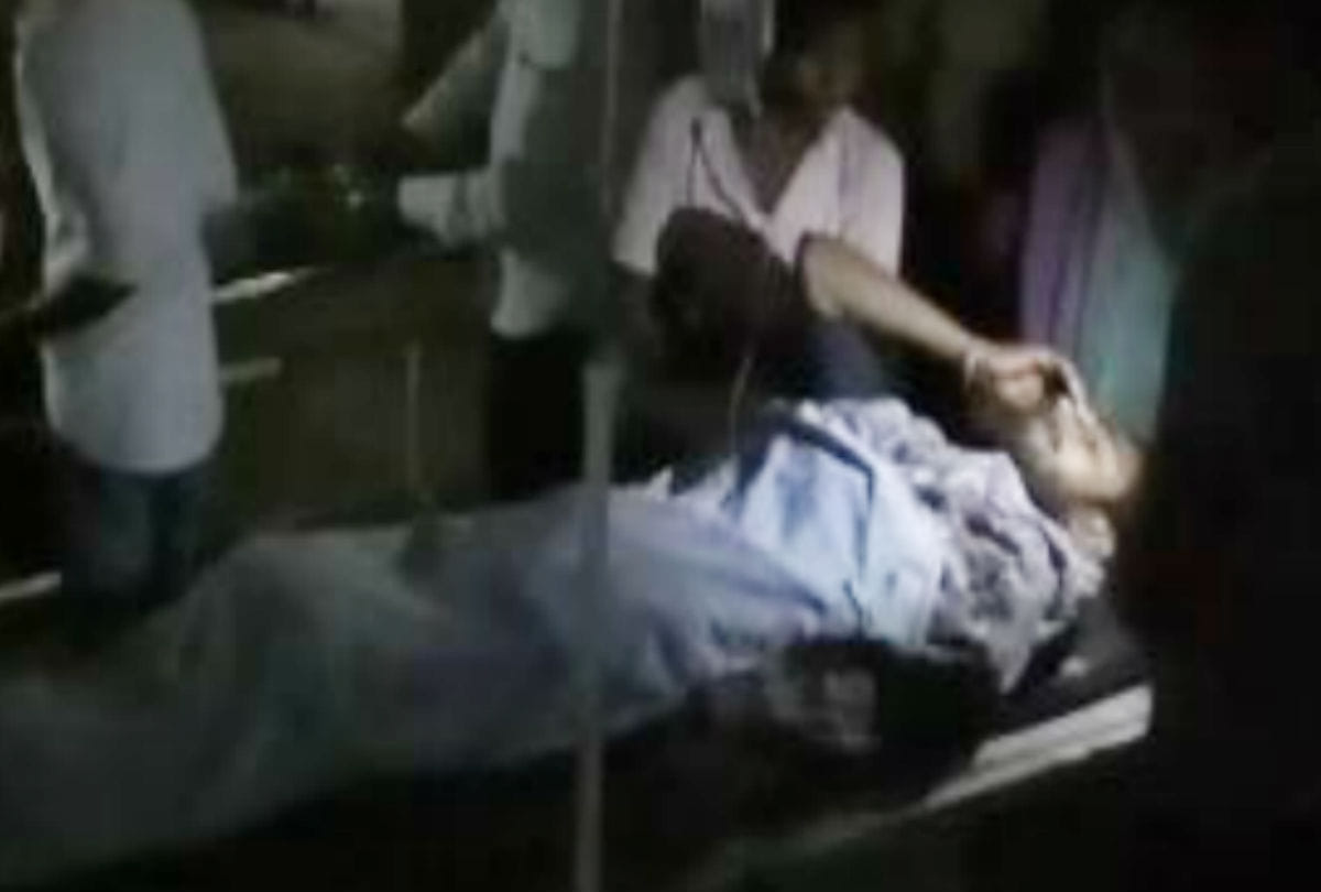 Stitching the injured in mobile flashlight in the Government Trauma Center