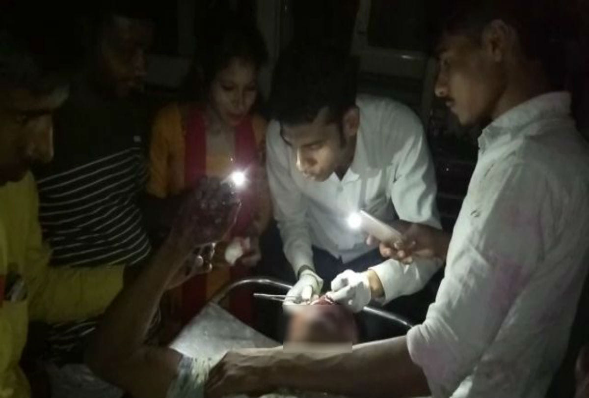 Stitching the injured in mobile flashlight in the Government Trauma Center