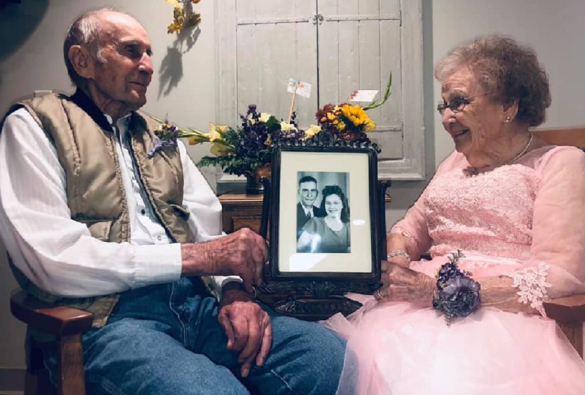 Man became emotional after seeing wife dressed as a bride of on 72nd marriage anniversary