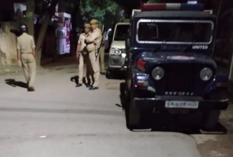 पार्टनर के घर दावत खाने गए पूर्व डीआईजी के बिल्डर बेटे की गोली मारकर