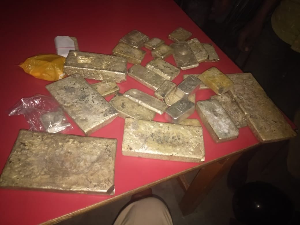 Caught two with 37 kg silver, left looking at papers
