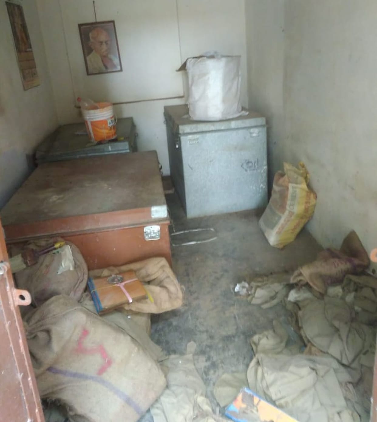 Four lakh computers stolen from college