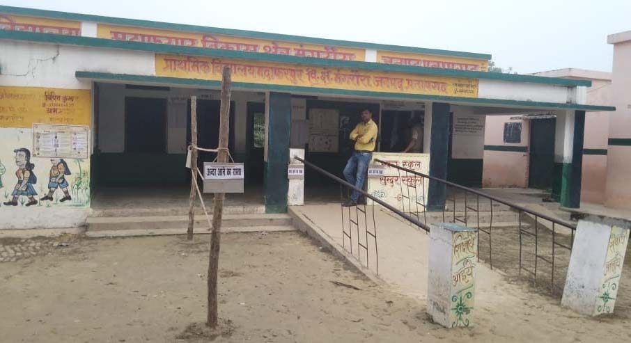 Voters did not leave their houses, silence on booths