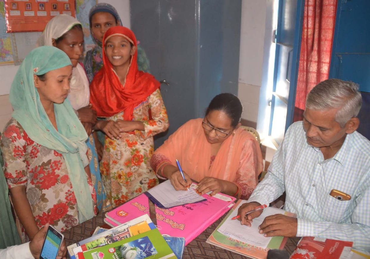 comissioner ne balikaon ka admission karaya