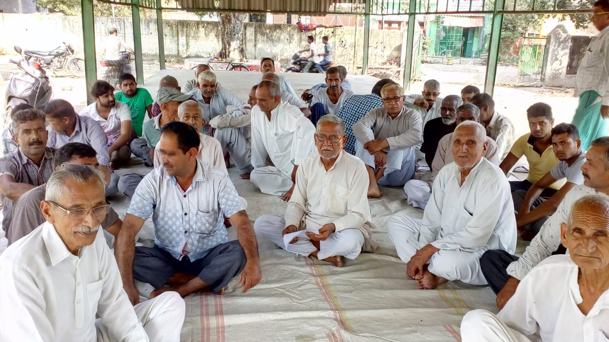 Meeting of villagers in Ratanpur Khurd