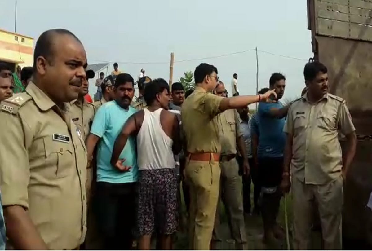Police arrived with cattle in the cowshed at basti