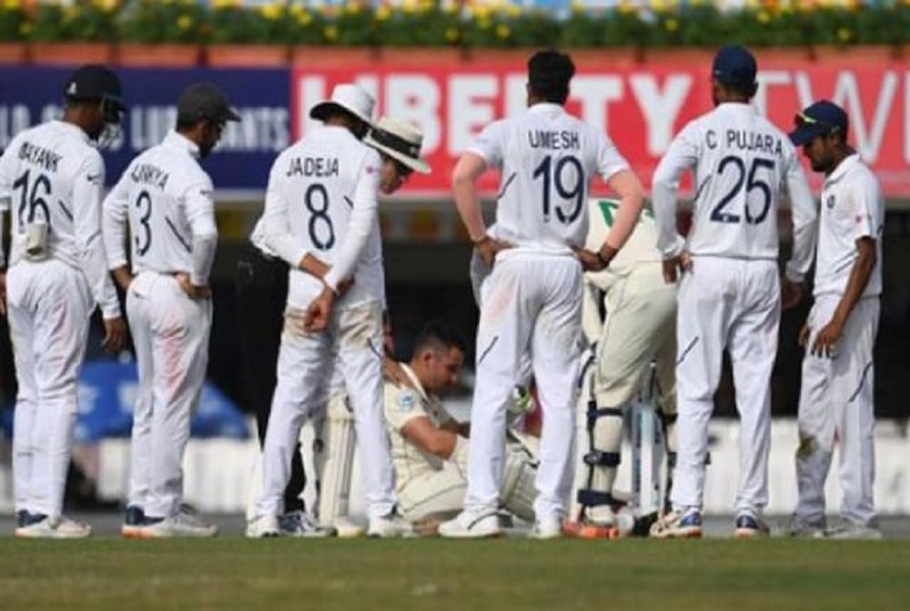 india vs south africa: Umesh Yadavs nasty bouncer hits Dean Elgar on helmet