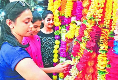 diwali lighting decoration material sell in market of agra