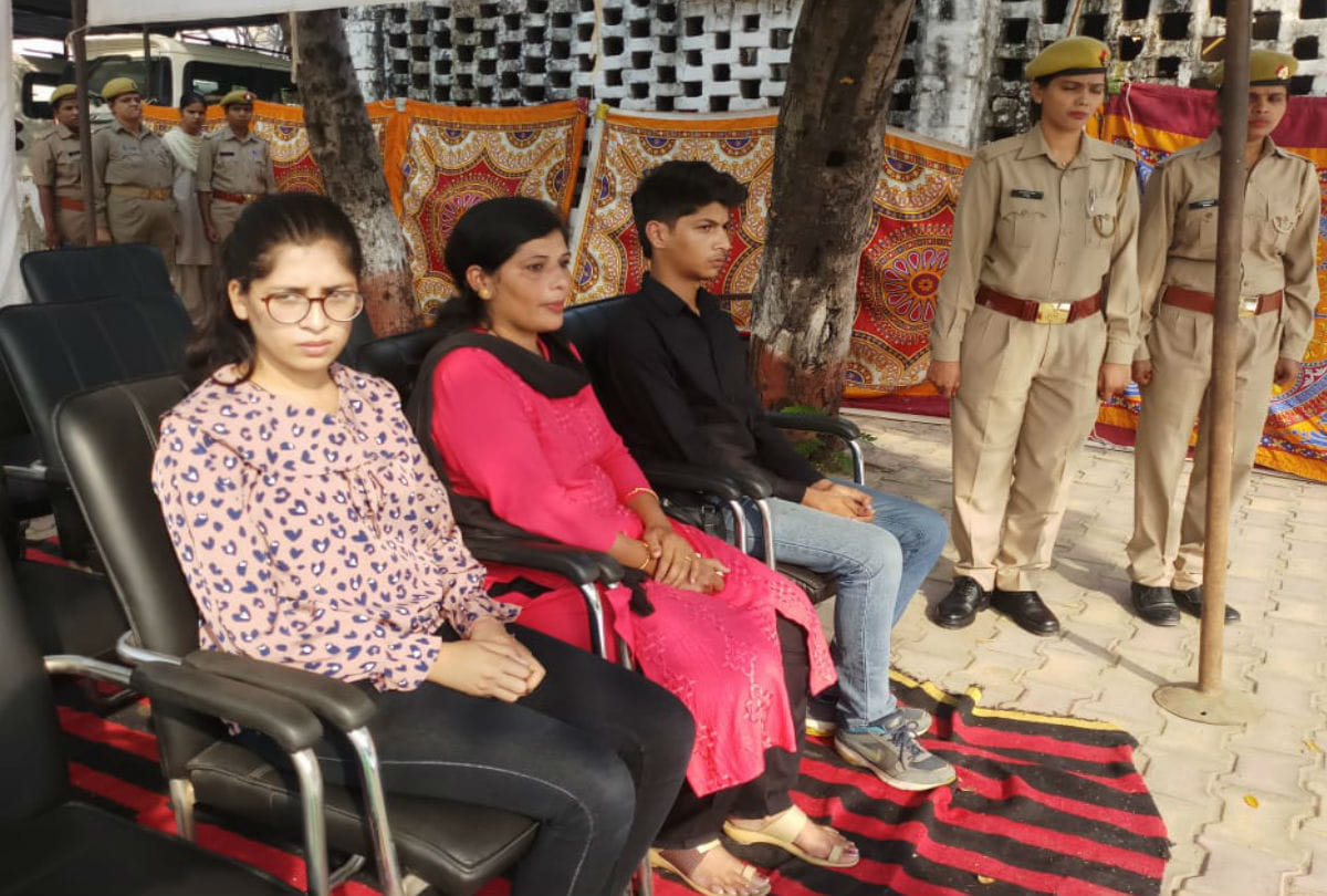 Police Memorial Day Wives of martyred policemen honored Agra News