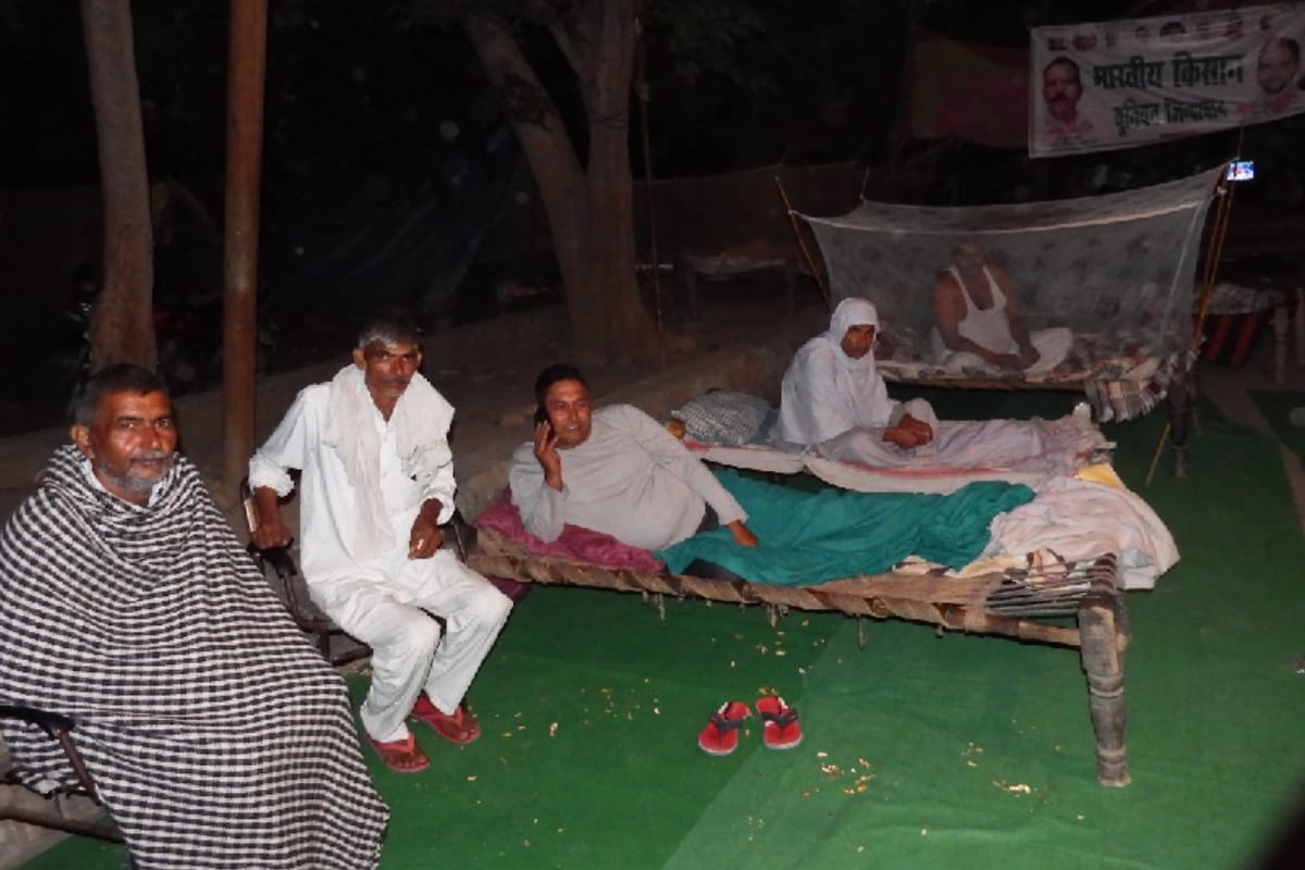 Farmers protest against non-compensation from new policy in Meerut, made road jam