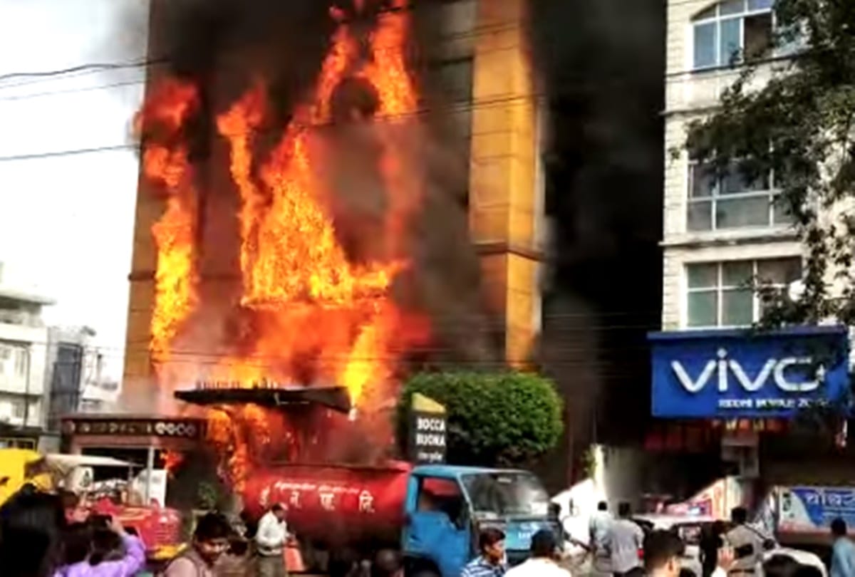 Fire breaks out in Golden Gate Hotel of Indore Madhya Pradesh, many people trapped
