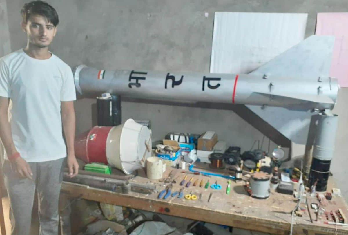 Model Of Missile Made By Intermediate Student In Mathura