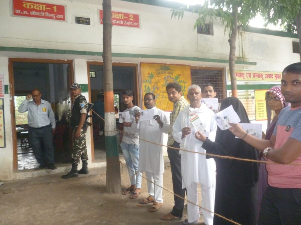 Ghosi assembly poll voting start 11 candidates congress bsp up upchunav in mau