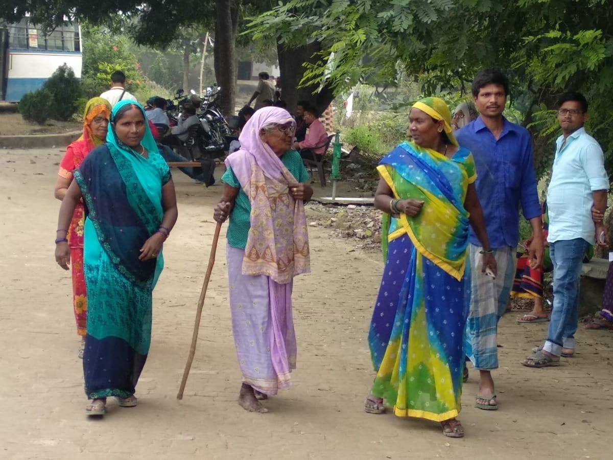 Ghosi assembly poll voting start 11 candidates congress bsp up upchunav in mau