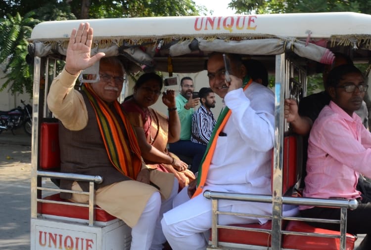 haryana assembly elections, CM Manohar Lal reached Karnal by Train From chandigarh to cast his vote