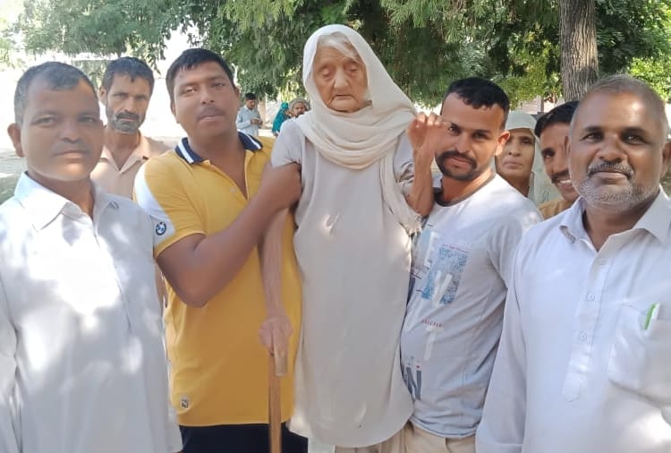 haryana assembly elections, senior citizens cast vote in haryana assembly elections