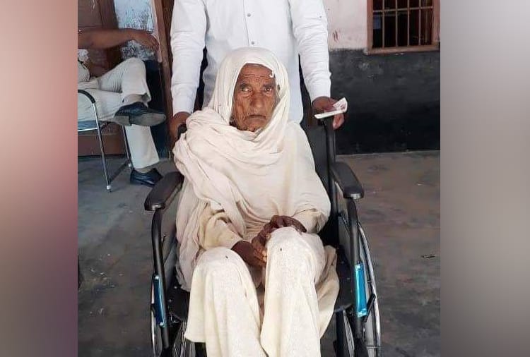 haryana assembly elections, senior citizens cast vote in haryana assembly elections