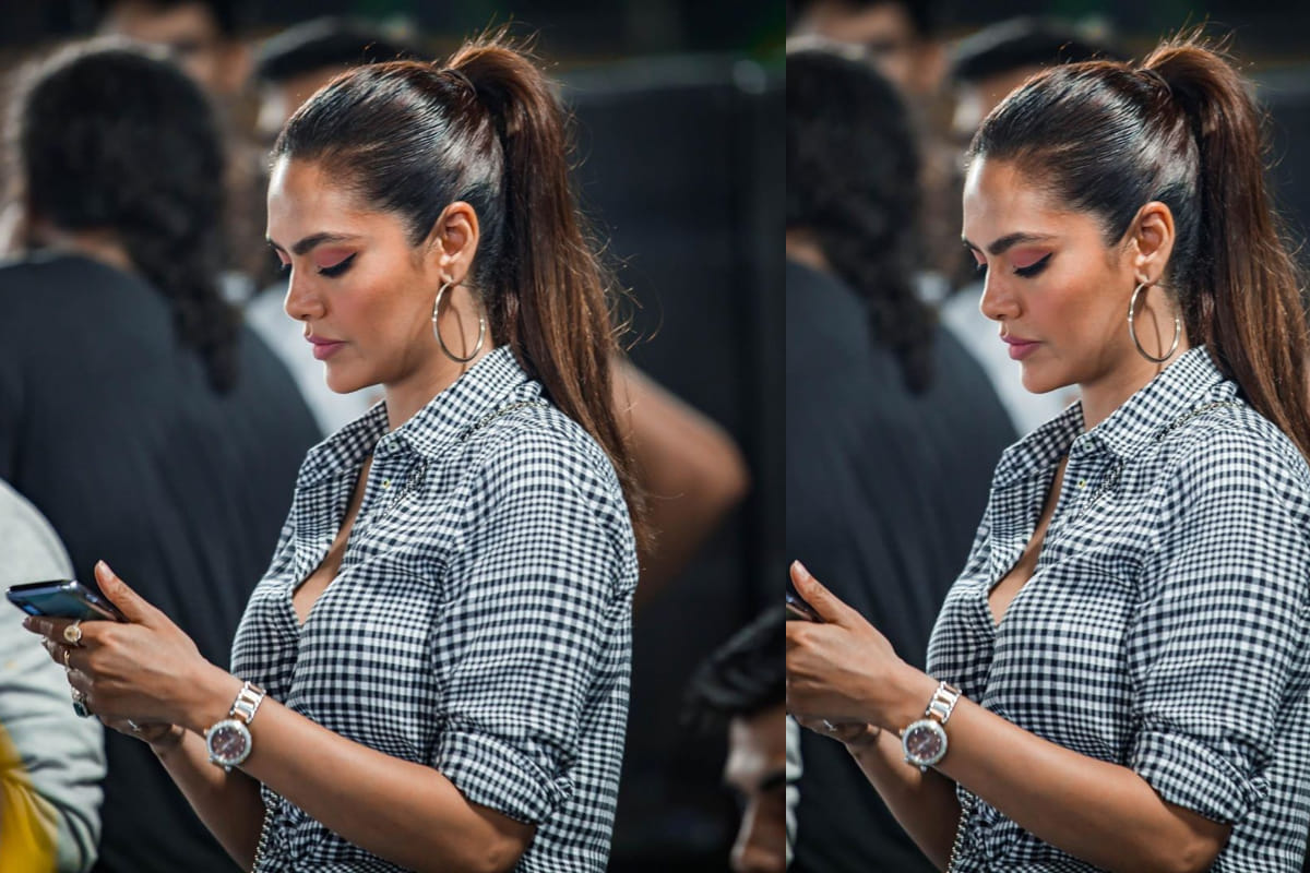 try out trendy hoop earrings from 80's and 90's style