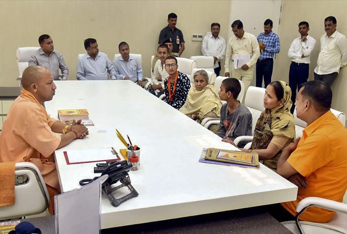 kamlesh tiwari murder case kumar vishwas supports mother attacks yogi government