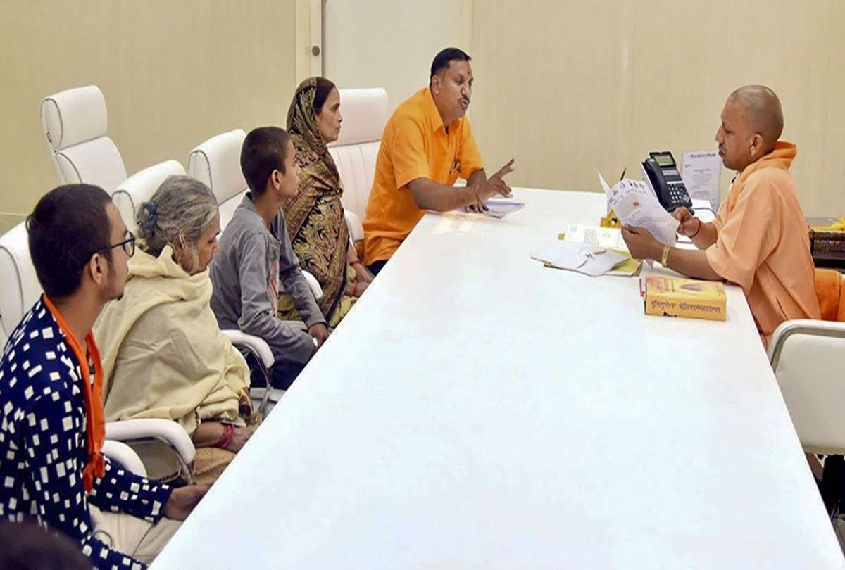 kamlesh tiwari murder case kumar vishwas supports mother attacks yogi government