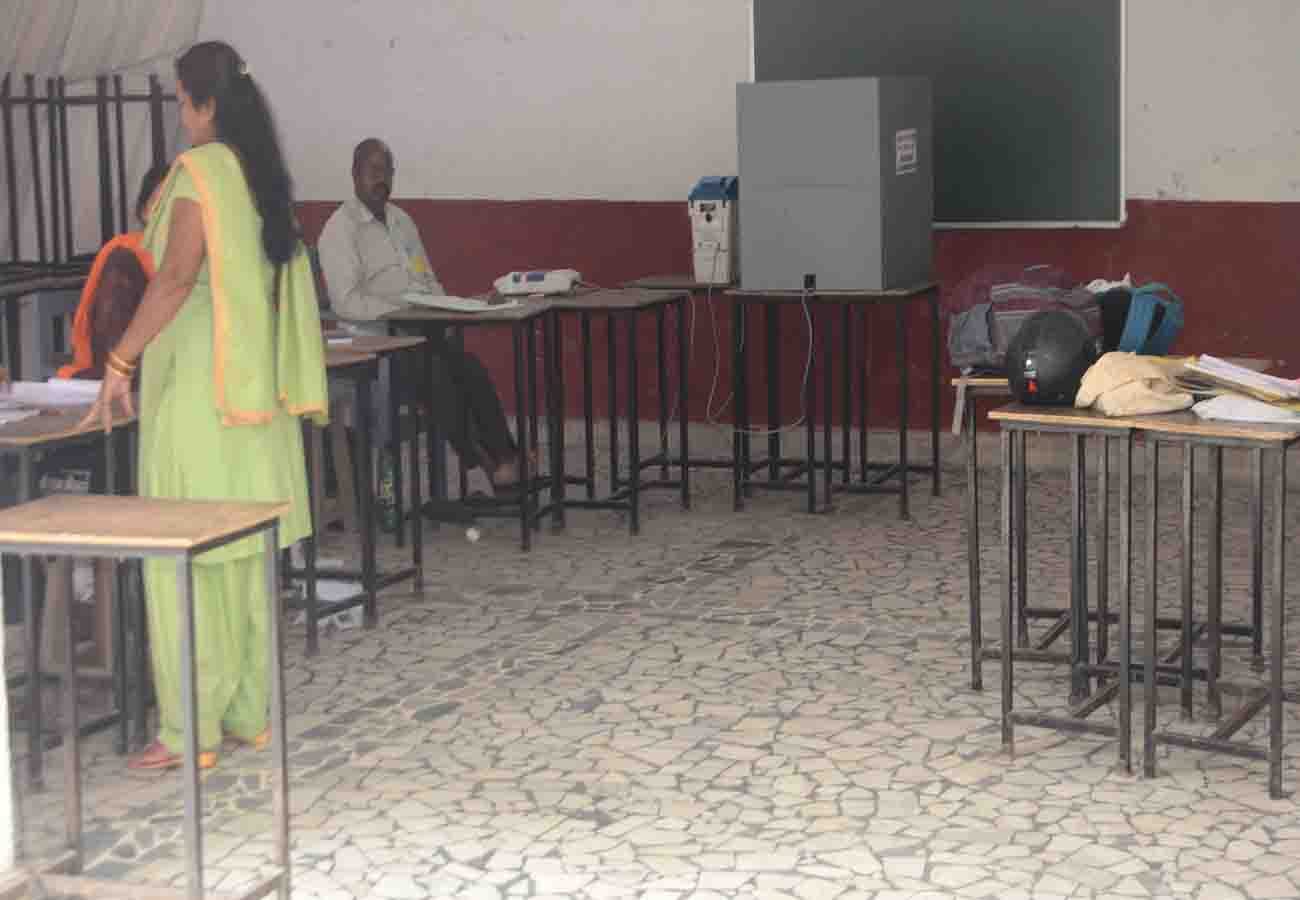 Govind Nagar Assembly by-election,  voting percentage reduced