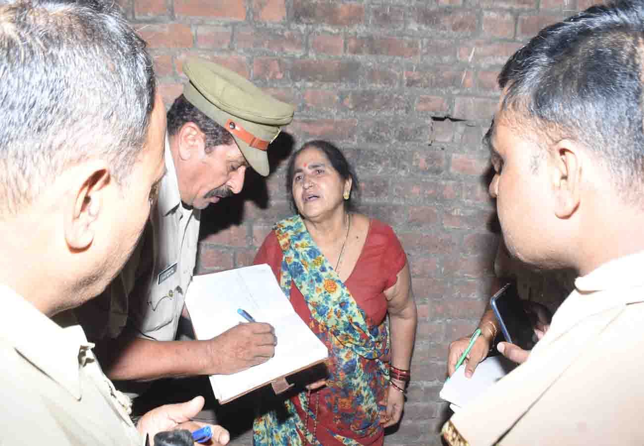 bomb blasts in kanpur, one died and two injured