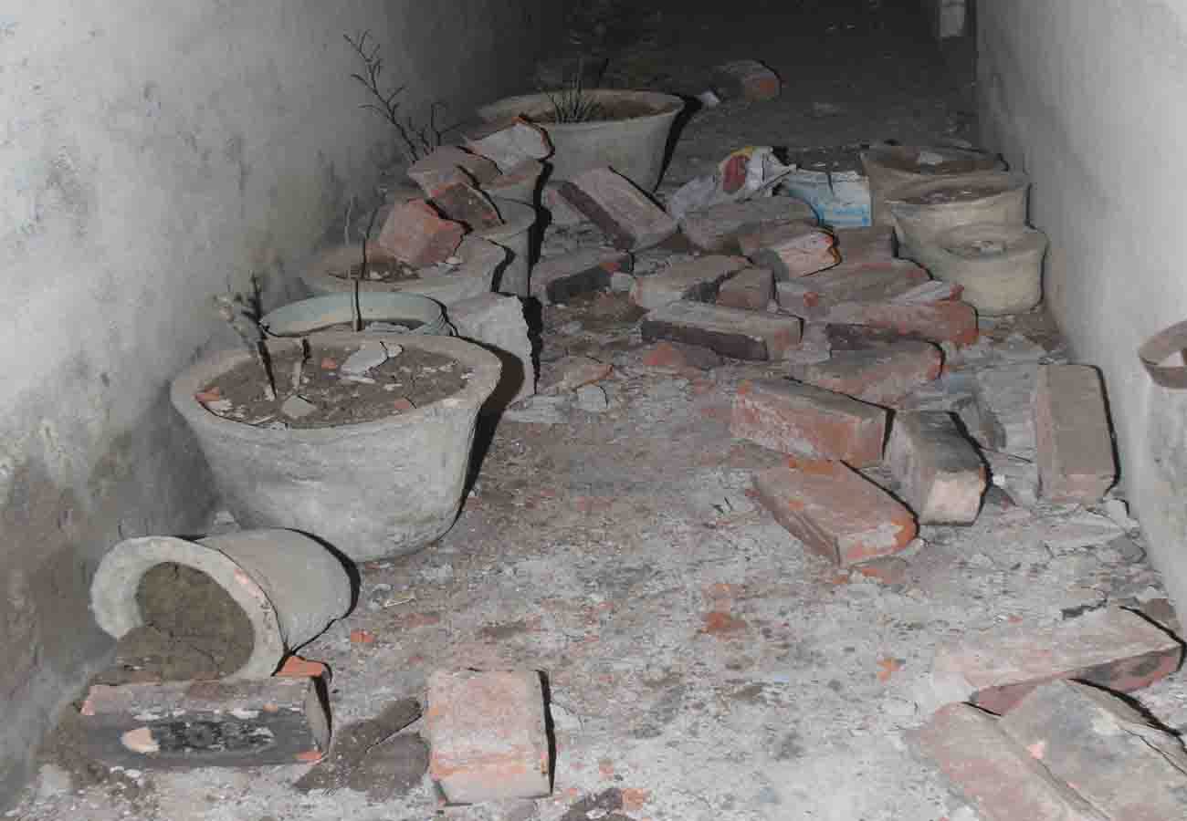 bomb blasts in kanpur, one died and two injured