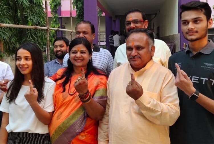 Politicians Cast Vote for Haryana Assembly Elections 2019