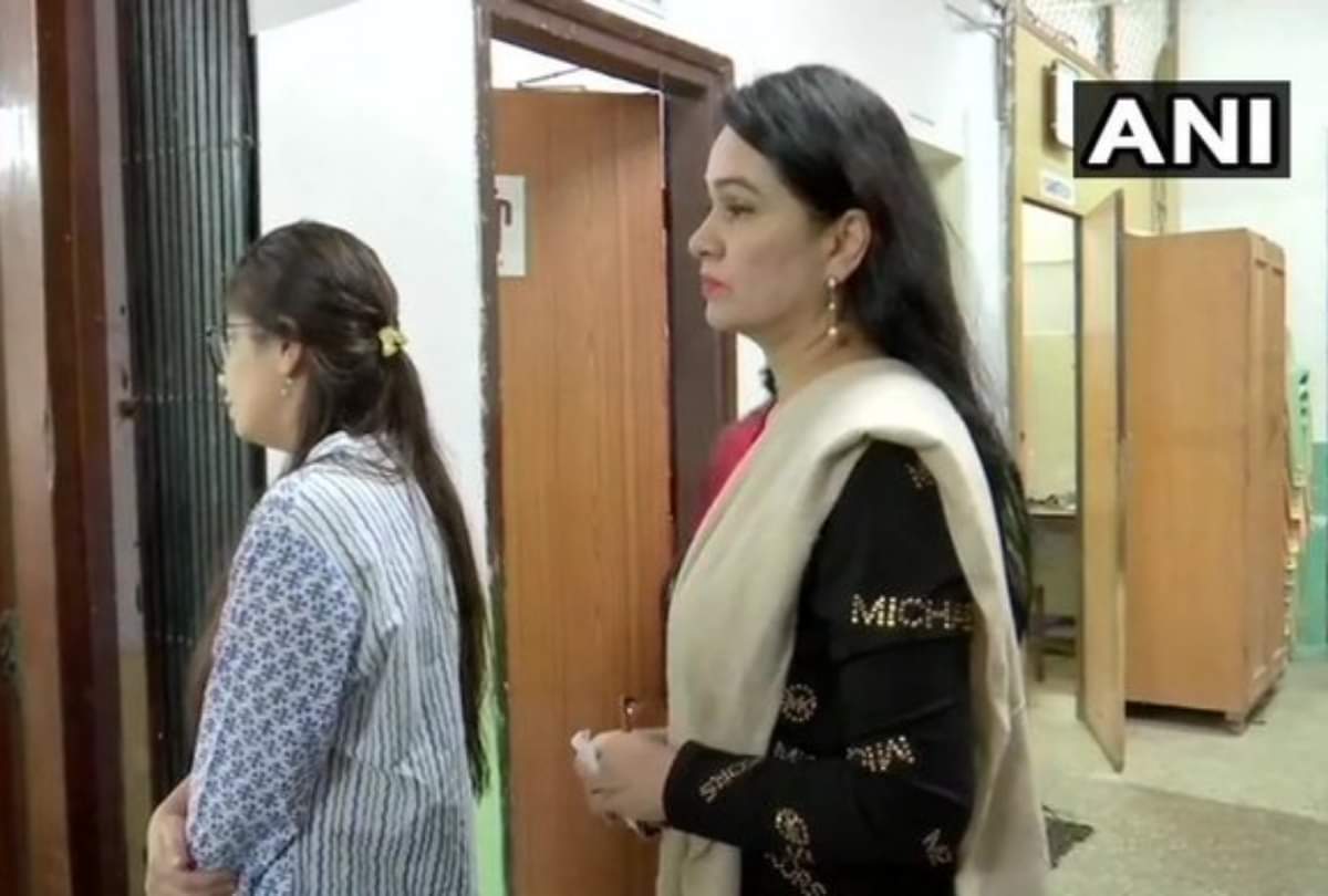 Maharashtra Assembly Elections 2019 Bollywood Celebrities Vote