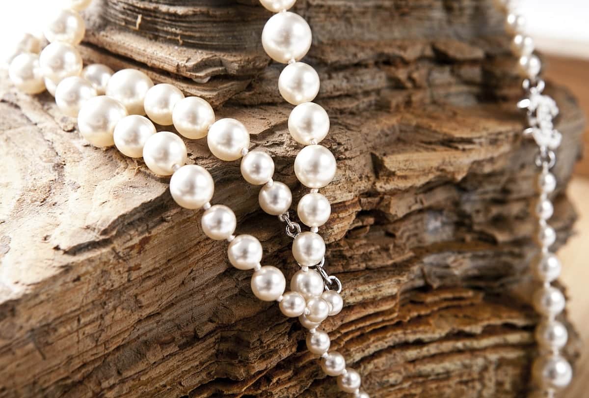 add pearl these way in your wardrobe to look stylish and classy