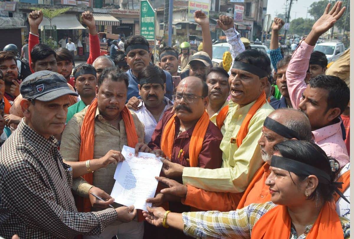 vhp bajrang dal protest against kamlesh tiwari murder case in agra