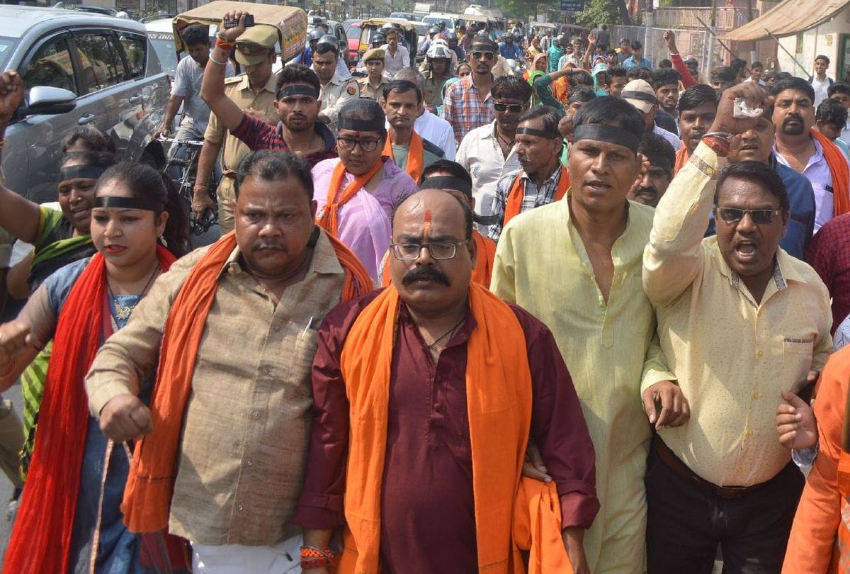 vhp bajrang dal protest against kamlesh tiwari murder case in agra