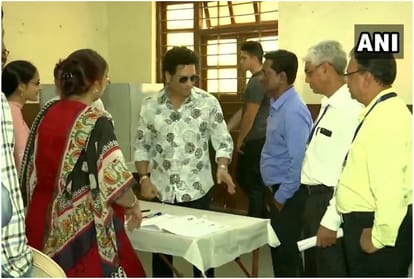 Maharashtra Assembly Election 2019 Sachin Tendulkar with Family  casting their vote in Bandra